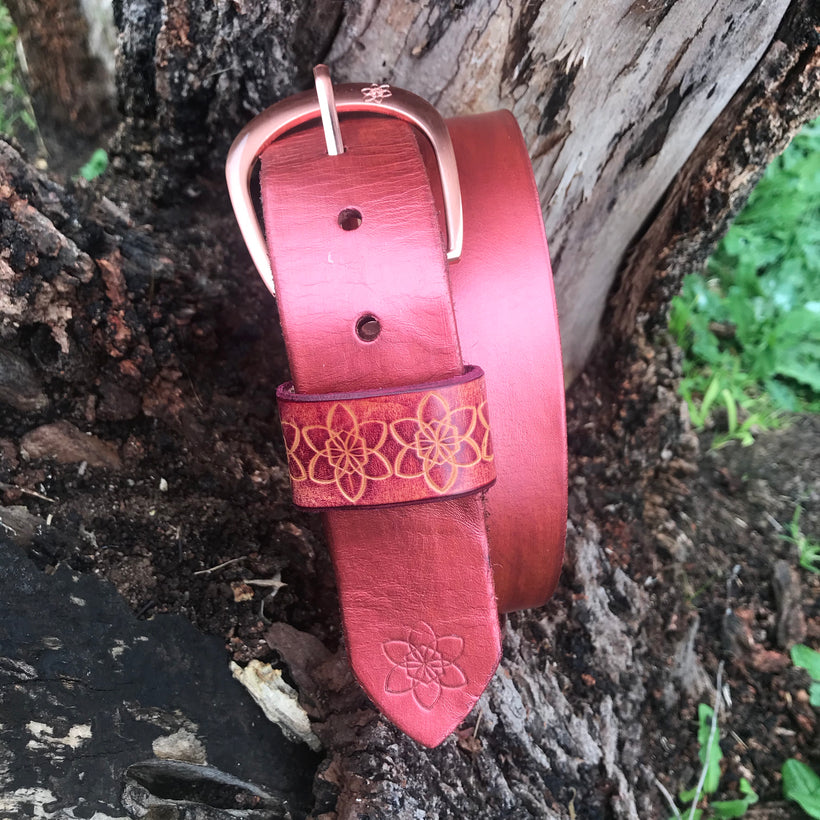 VC 24K Gold Buckle with Red/White Reversible Leather Belt Strap